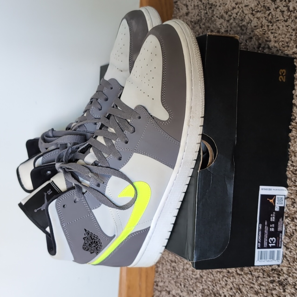 Jordan 1 Mid